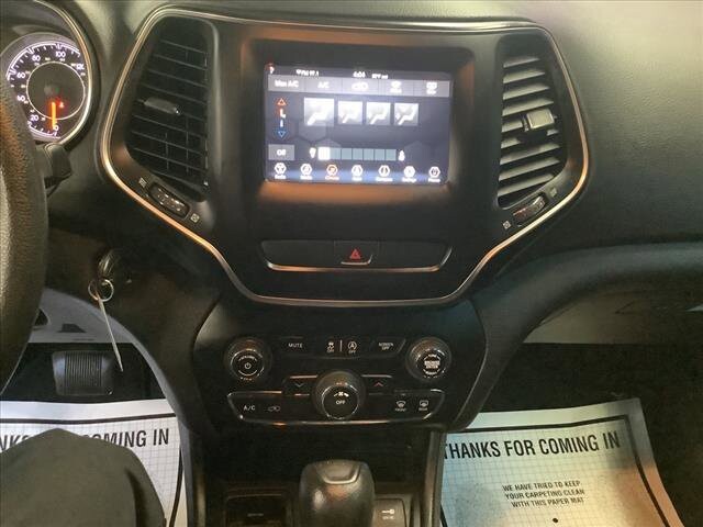 2019 Jeep Cherokee in Chicago, IL 60659 - 2299857 15