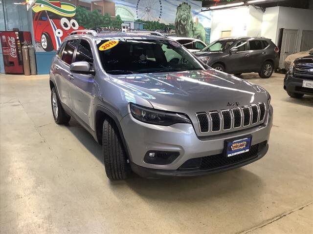 2019 Jeep Cherokee in Chicago, IL 60659 - 2299857 7