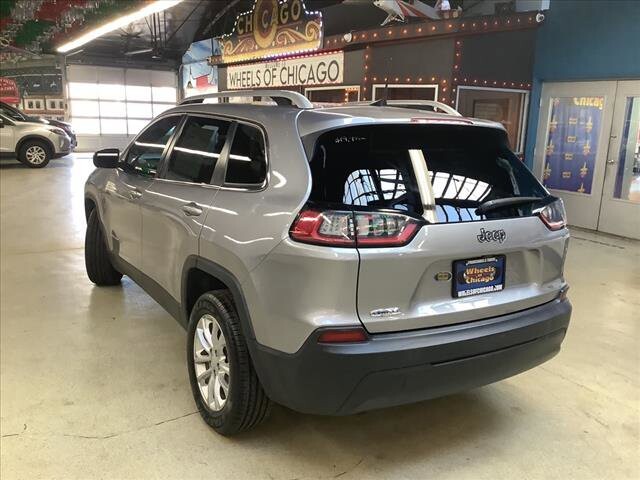 2019 Jeep Cherokee in Chicago, IL 60659 - 2299857 3