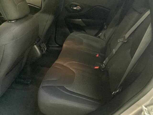 2019 Jeep Cherokee in Chicago, IL 60659 - 2299857 17