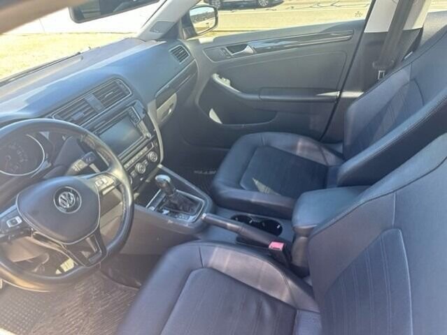 2017 Volkswagen Jetta in Commerce, GA 30529 - 2299919 31