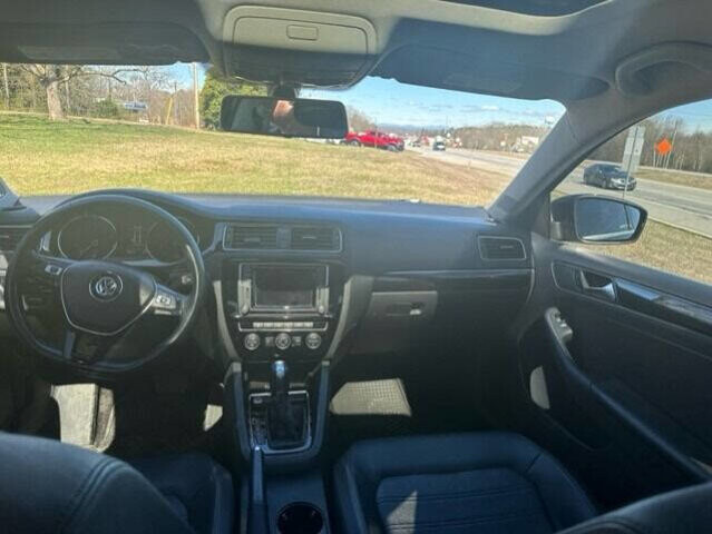2017 Volkswagen Jetta in Commerce, GA 30529 - 2299919 11