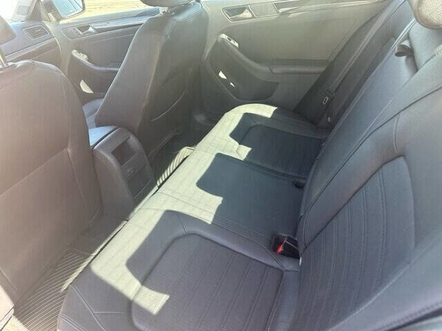 2017 Volkswagen Jetta in Commerce, GA 30529 - 2299919 20