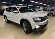 2019 Volkswagen Atlas in Chicago, IL 60659 - 2300646 3