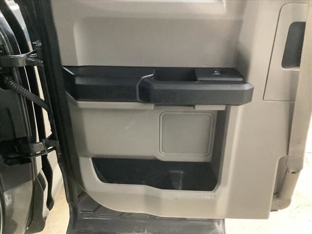 2019 Ford F150 in Chicago, IL 60659 - 2301760 17