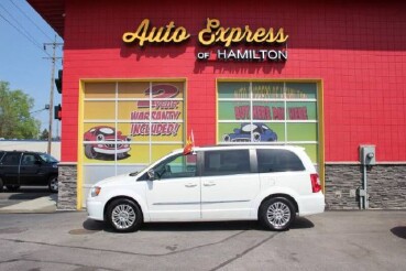 2011 Chrysler Town & Country in Hamilton, OH 45015