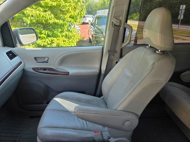 2013 Toyota Sienna in Blauvelt, NY 10913 - 2301847 30