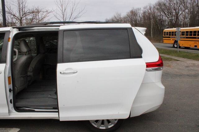 2013 Toyota Sienna in Blauvelt, NY 10913 - 2301847 100