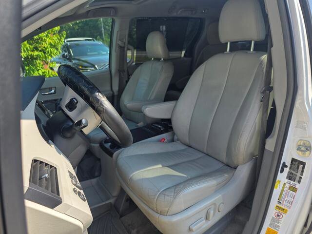 2013 Toyota Sienna in Blauvelt, NY 10913 - 2301847 12