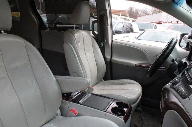 2013 Toyota Sienna in Blauvelt, NY 10913 - 2301847 82