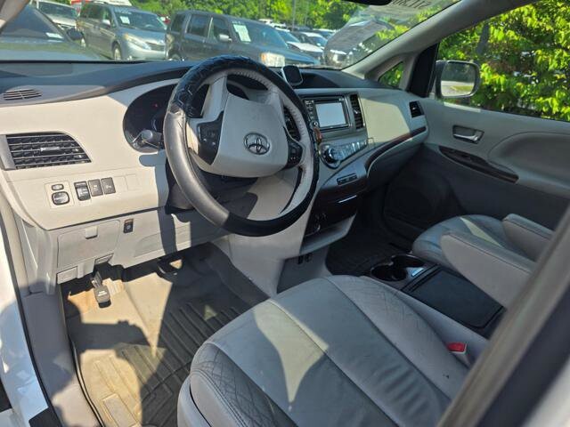 2013 Toyota Sienna in Blauvelt, NY 10913 - 2301847 10