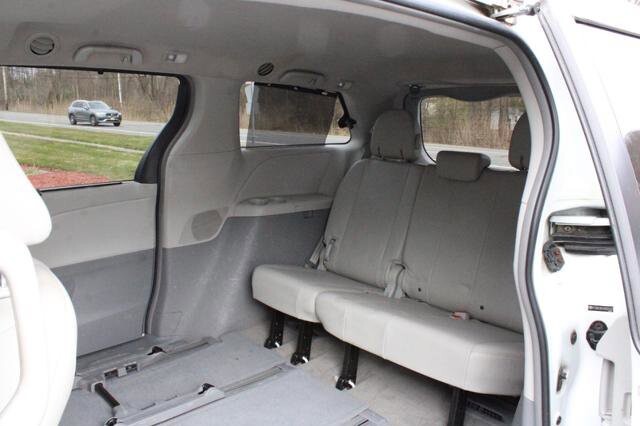 2013 Toyota Sienna in Blauvelt, NY 10913 - 2301847 101