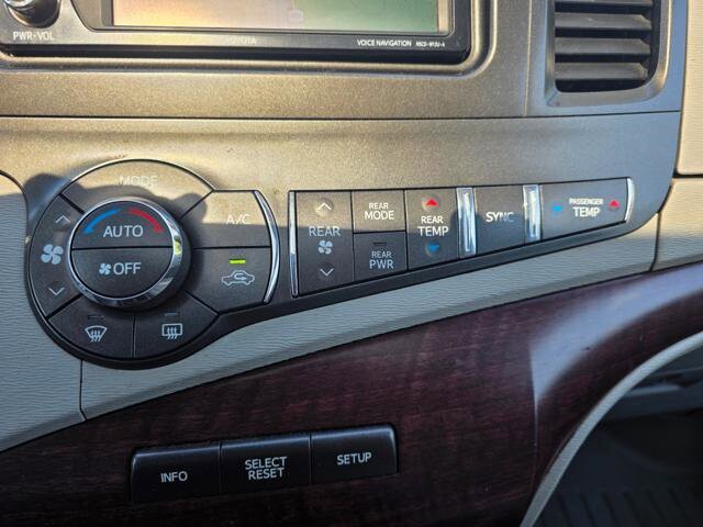 2013 Toyota Sienna in Blauvelt, NY 10913 - 2301847 18