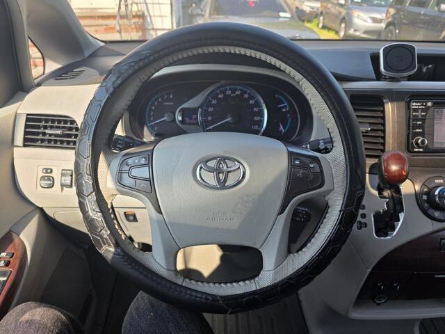 2013 Toyota Sienna in Blauvelt, NY 10913 - 2301847 13