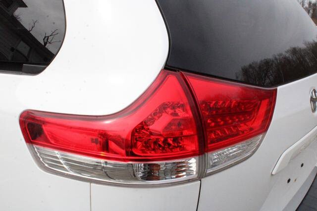 2013 Toyota Sienna in Blauvelt, NY 10913 - 2301847 104