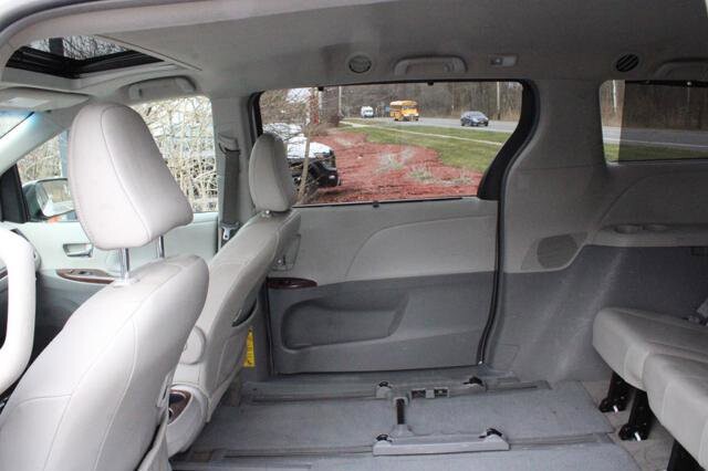 2013 Toyota Sienna in Blauvelt, NY 10913 - 2301847 103