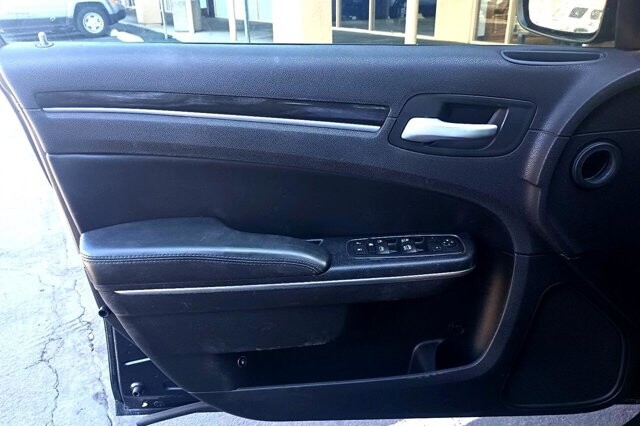 2015 Chrysler 300 in tucson, AZ 85719 - 2302895 16