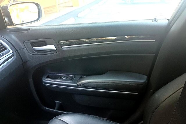 2015 Chrysler 300 in tucson, AZ 85719 - 2302895 17