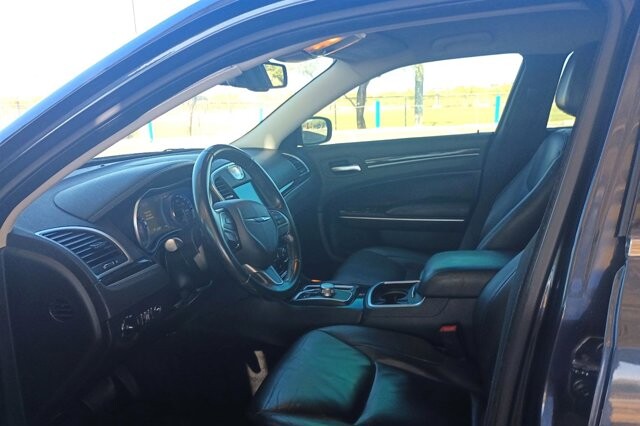 2015 Chrysler 300 in tucson, AZ 85719 - 2302895 31