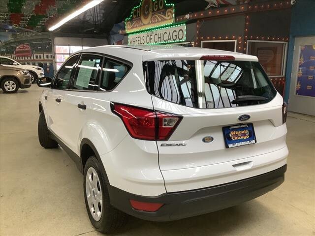 2019 Ford Escape in Chicago, IL 60659 - 2303969 3