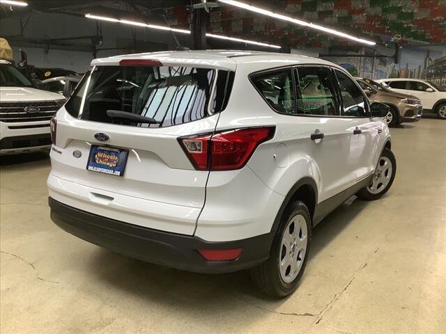 2019 Ford Escape in Chicago, IL 60659 - 2303969 5