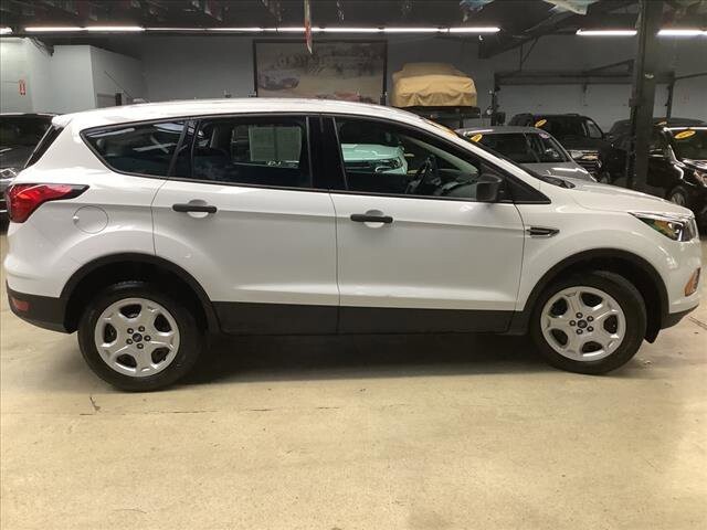 2019 Ford Escape in Chicago, IL 60659 - 2303969 6