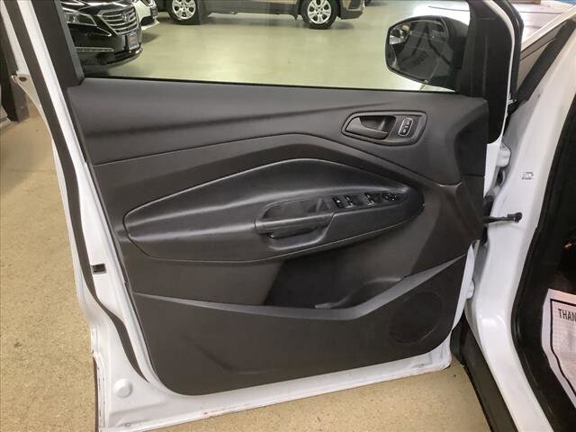 2019 Ford Escape in Chicago, IL 60659 - 2303969 9