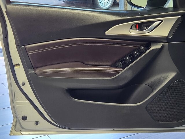 2018 Mazda MAZDA3 in Cinnaminson, NJ 08077 - 2304085 10