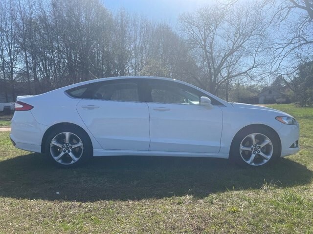 2016 Ford Fusion in Commerce, GA 30529 - 2306418 24