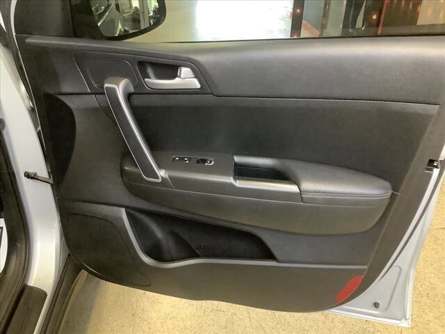 2018 Kia Sportage in Chicago, IL 60659 - 2308047 21