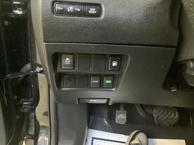 2018 Nissan Rogue in Chicago, IL 60659 - 2308049 11