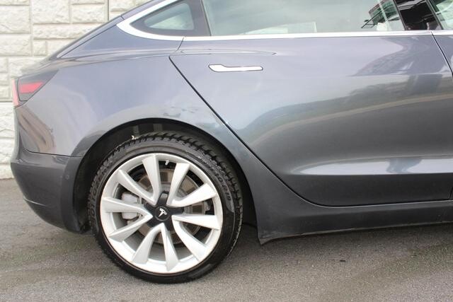 2018 Tesla Model 3 in Decatur, GA 30032 - 2308116 31