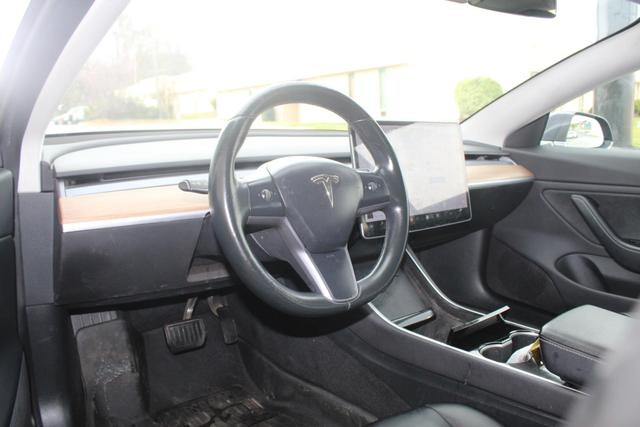 2018 Tesla Model 3 in Decatur, GA 30032 - 2308116 32