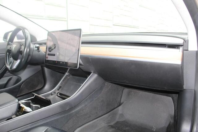 2018 Tesla Model 3 in Decatur, GA 30032 - 2308116 34