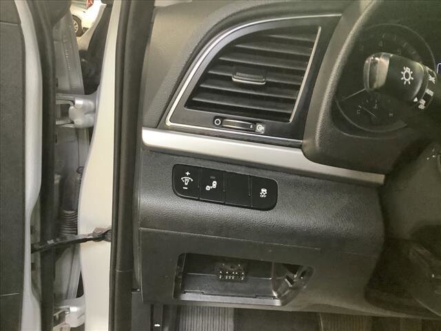 2018 Hyundai Elantra in Chicago, IL 60659 - 2310066 11