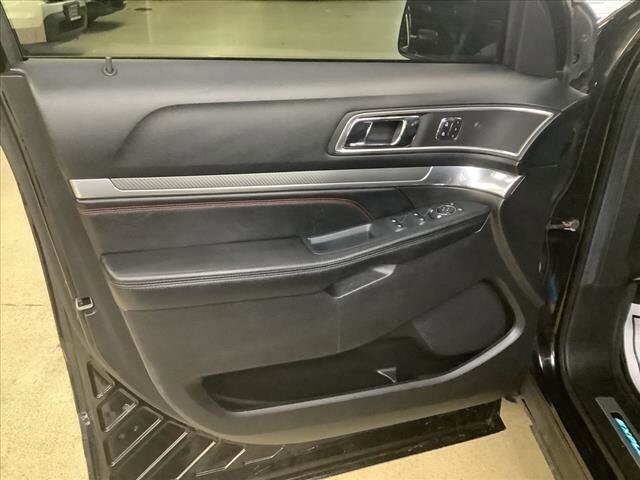 2016 Ford Explorer in Chicago, IL 60659 - 2311405 9