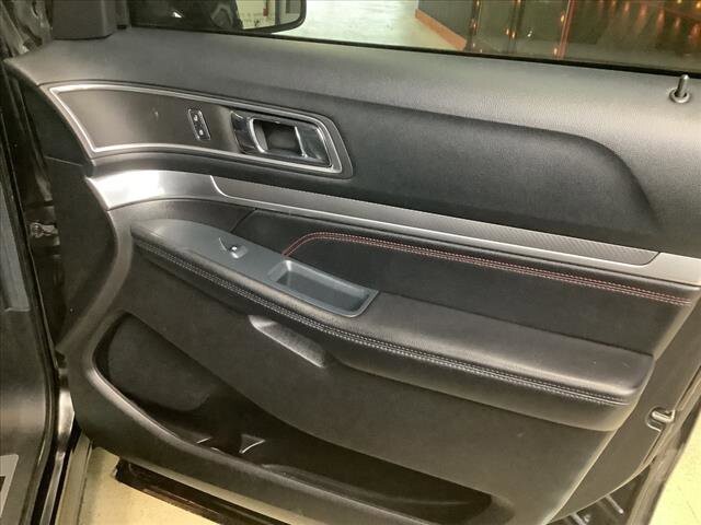 2016 Ford Explorer in Chicago, IL 60659 - 2311405 24