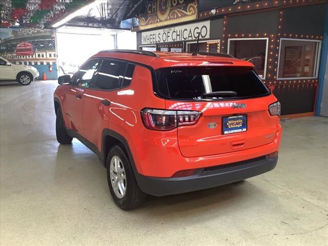 2018 Jeep Compass in Chicago, IL 60659 - 2315009 4