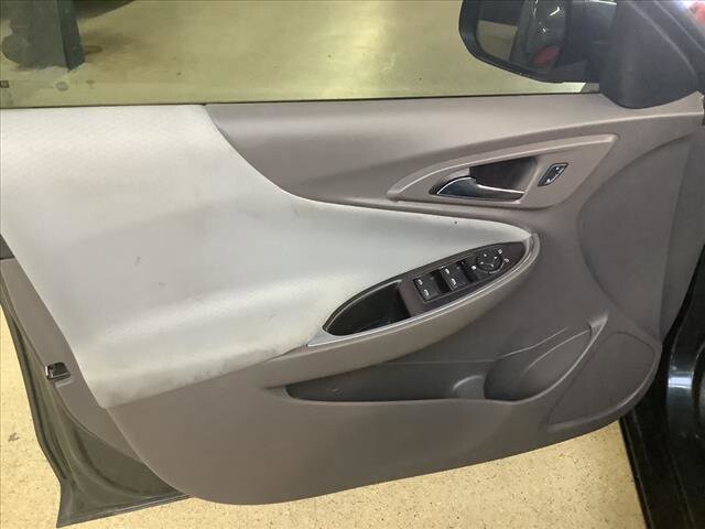 2016 Chevrolet Malibu in Chicago, IL 60659 - 2315010 9