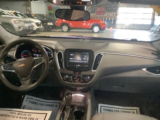 2016 Chevrolet Malibu in Chicago, IL 60659 - 2315010 21