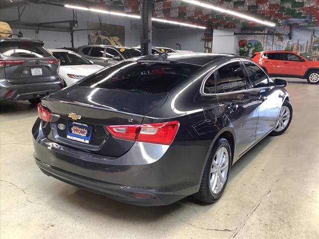 2016 Chevrolet Malibu in Chicago, IL 60659 - 2315010 5