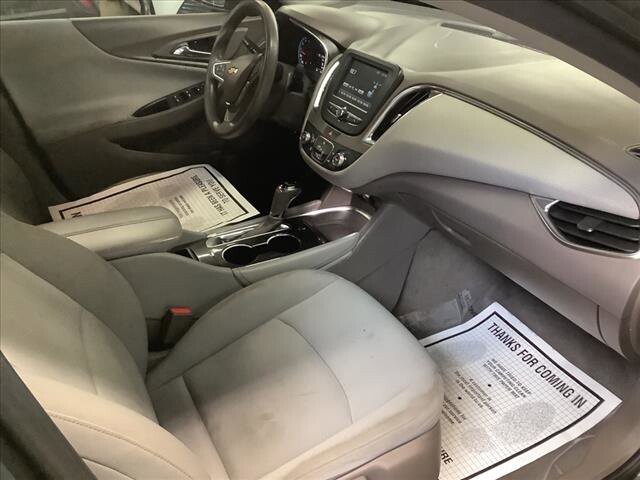 2016 Chevrolet Malibu in Chicago, IL 60659 - 2315010 23