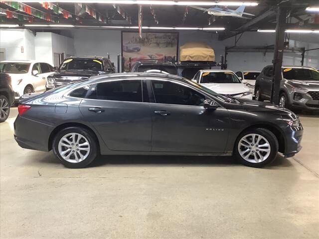 2016 Chevrolet Malibu in Chicago, IL 60659 - 2315010 6