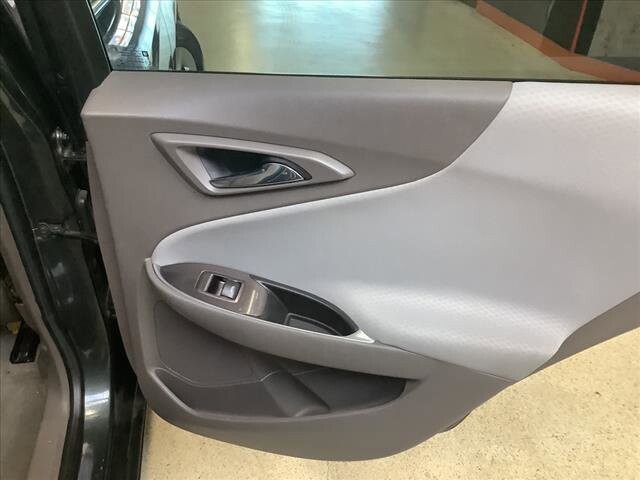 2016 Chevrolet Malibu in Chicago, IL 60659 - 2315010 20