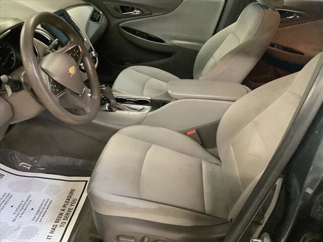 2016 Chevrolet Malibu in Chicago, IL 60659 - 2315010 10
