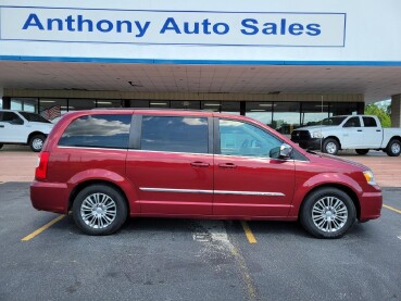 2014 Chrysler Town & Country in Thomson, GA 30824