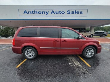 2014 Chrysler Town & Country in Thomson, GA 30824