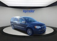 2014 Chrysler Town & Country in Green Bay, WI 54304 - 2315707 2