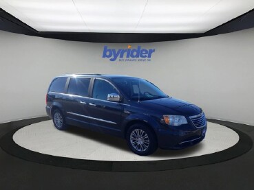2014 Chrysler Town & Country in Green Bay, WI 54304