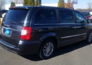 2014 Chrysler Town & Country in Green Bay, WI 54304 - 2315707 30